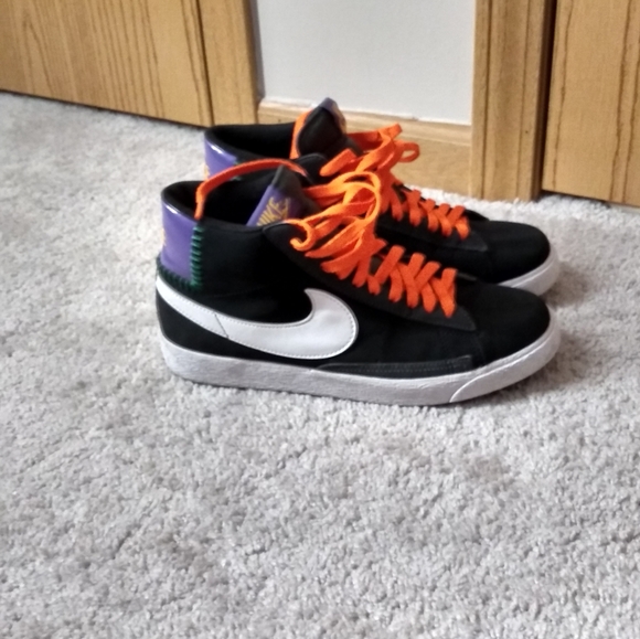 Nike Blazer Ny Vs La Nike Shoes Nike Blazer Mid Halloween Stitch